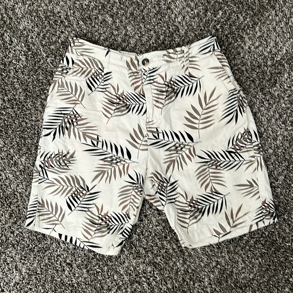 Dan John men’s shorts size US 36 with pockets.